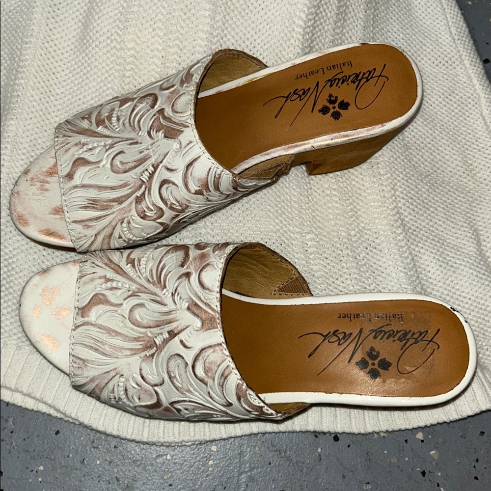 Patricia Nash champagne Mules size 8.5 NWOT - Picture 4 of 10